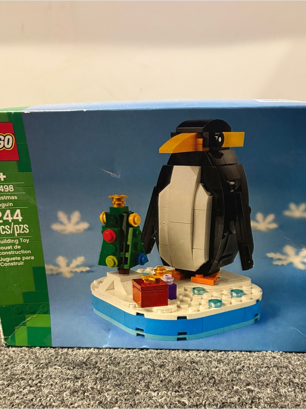 LEGO Penguin Winter Scene Building Set - Black, White, Yellow, Green, Blue - Picture 3 of 3